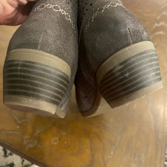 Earth Origins ruched suede side zip bootie size 7 - Picture 8 of 11